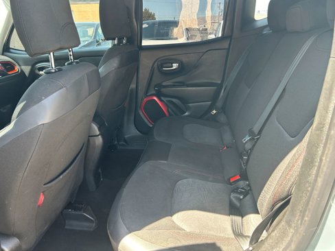 Used 2015 Jeep Renegade Trailhawk image 23