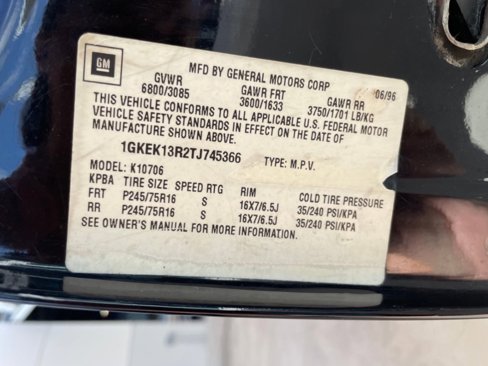 Used 1996 GMC Yukon SLE image 29