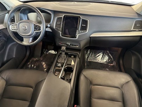 Used 2022 Volvo XC90 T5 Momentum w/ Climate Package image 10