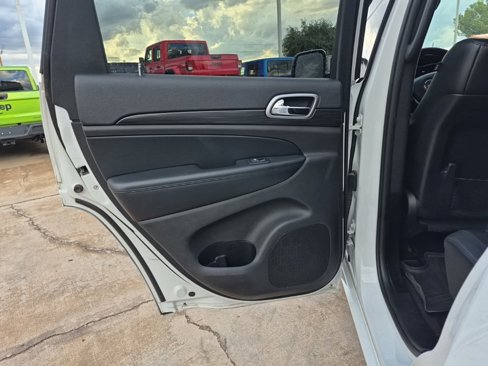 Used 2019 Jeep Grand Cherokee Altitude image 19
