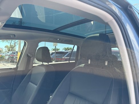 Certified 2023 Volkswagen Tiguan SE w/ Panoramic Sunroof Package image 6