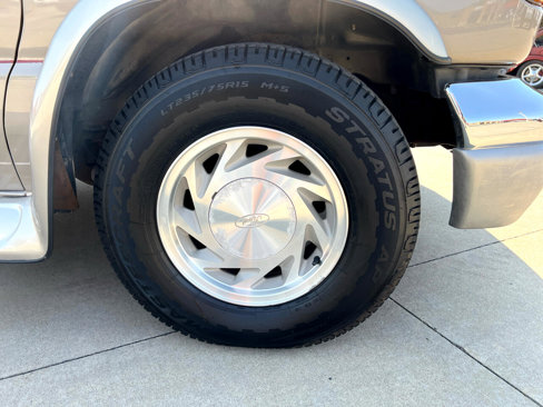 Used 2003 Ford E-150 and Econoline 150 image 13