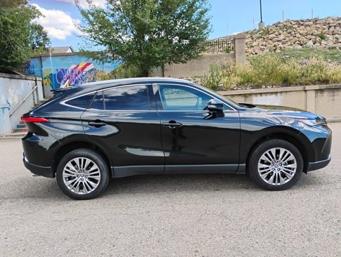 Used 2023 Toyota Venza XLE image 4