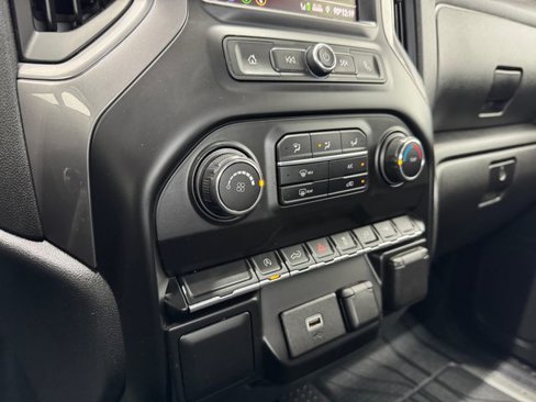 Used 2020 Chevrolet Silverado 1500 Custom w/ Custom Value Package image 40