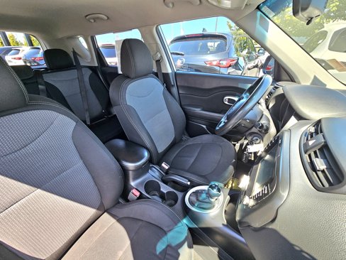 Used 2018 Kia Soul + image 8