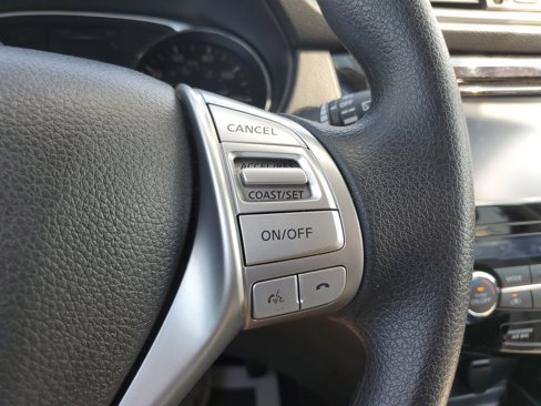 Used 2016 Nissan Rogue SV w/ SV Premium Package image 17