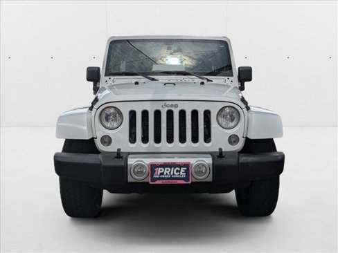 Used 2015 Jeep Wrangler Unlimited Sahara image 2