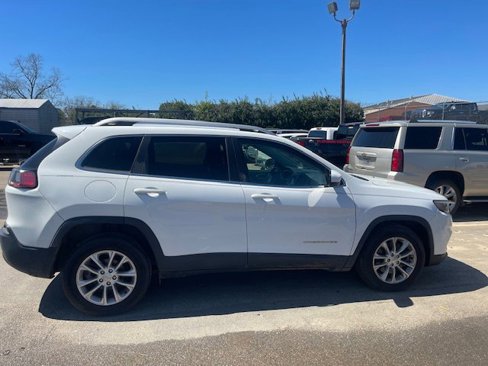 Used 2019 Jeep Cherokee Latitude w/ Popular Appearance Group image 1