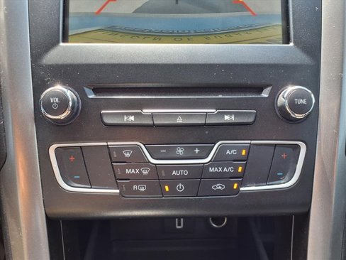 Used 2018 Ford Fusion SE w/ Fusion SE Technology Package image 14