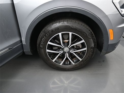 Used 2021 Volkswagen Tiguan SE image 35