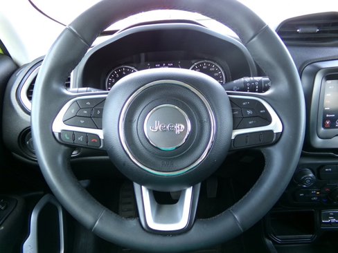 Used 2018 Jeep Renegade Latitude image 16