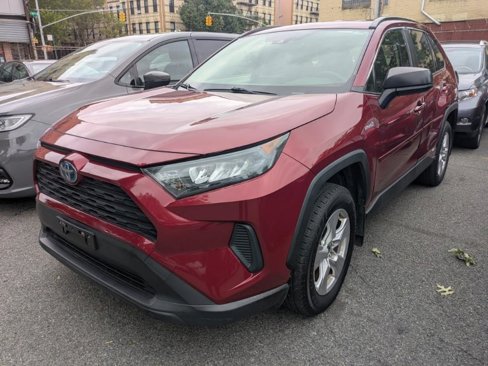Used 2020 Toyota RAV4 LE image 1