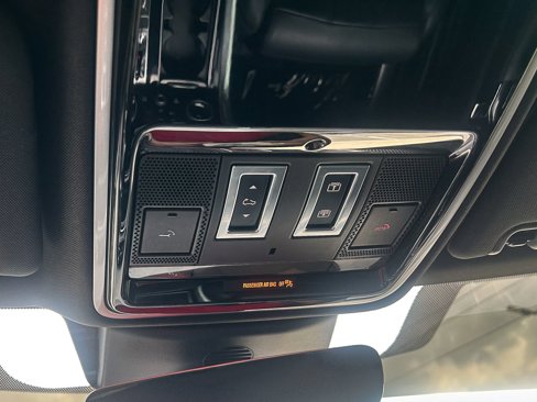 Used 2018 Land Rover Range Rover Sport HSE Dynamic image 17
