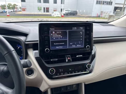 Used 2022 Toyota Corolla Cross XLE image 16