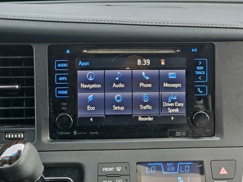 Used 2017 Toyota Sienna XLE Premium image 38