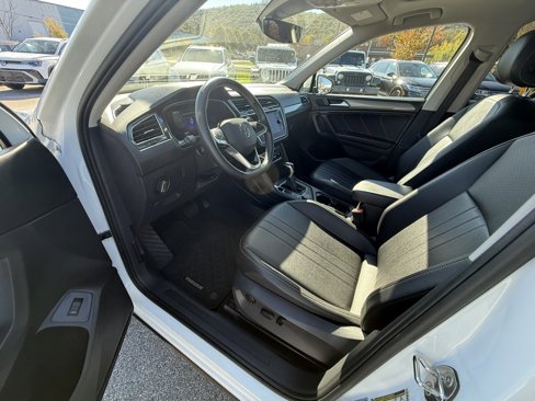 Certified 2022 Volkswagen Tiguan SE image 10