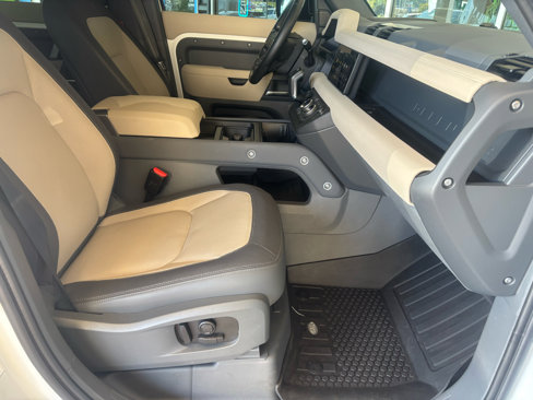 Used 2023 Land Rover Defender 110 X-Dynamic SE image 28