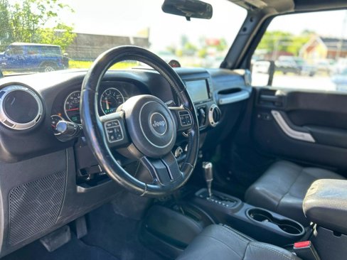 Used 2011 Jeep Wrangler Unlimited Sahara w/ Connectivity Group image 12