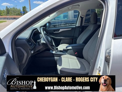 Used 2022 Ford Escape SE w/ Cold Weather Package image 18