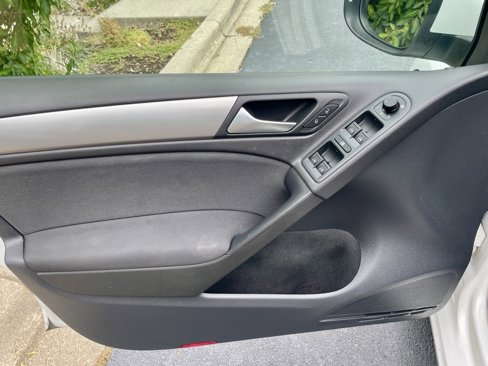Used 2012 Volkswagen Golf TDI image 19