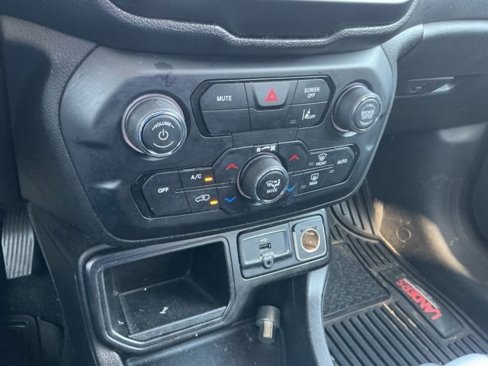 Used 2021 Jeep Renegade Latitude w/ Convenience Group image 23