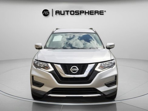 Used 2017 Nissan Rogue SV w/ SV Premium Package image 2
