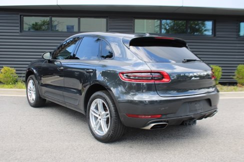 Certified 2018 Porsche Macan image 3