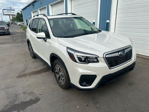 Used 2018 Subaru Forester 2.5i Premium w/ All-Weather Package image 3