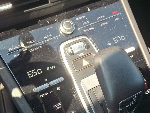 Certified 2023 Porsche Cayenne Platinum Edition image 17