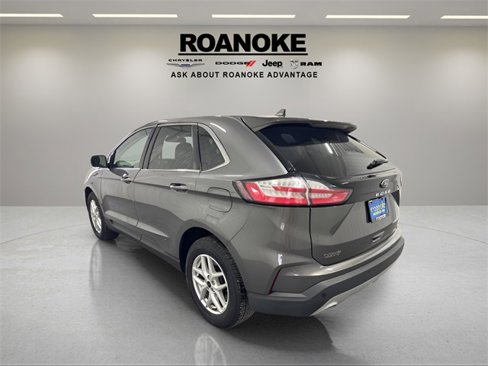 Used 2023 Ford Edge SEL w/ Cold Weather Package image 3