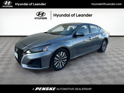 Used 2023 Nissan Altima 2.5 SV image 1