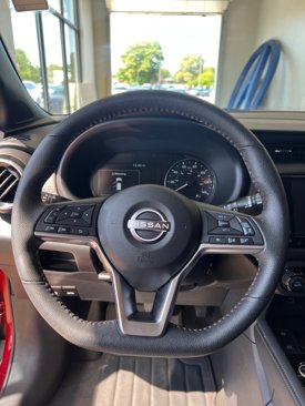 Used 2023 Nissan Kicks SR image 18