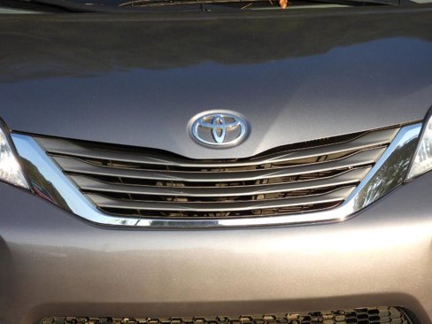 Used 2014 Toyota Sienna XLE image 24
