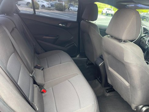 Used 2018 Chevrolet Cruze LT w/ Convenience Package image 9