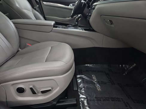 Used 2015 Hyundai Genesis 3.8 w/ Option Group 02 image 9