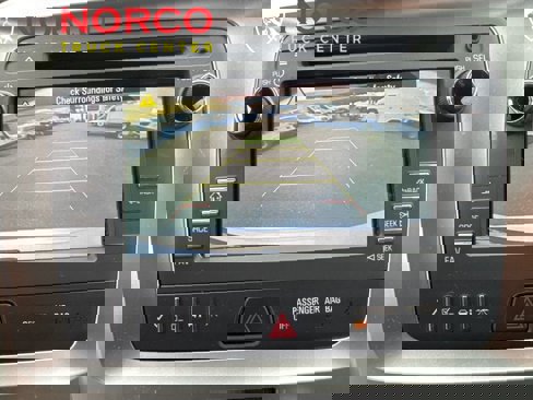Used 2015 GMC Acadia SLE image 21
