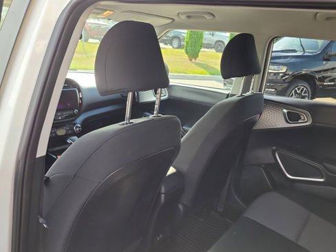 Used 2023 Kia Soul S image 9