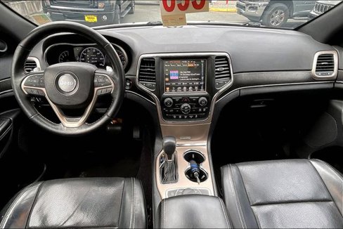 Used 2017 Jeep Grand Cherokee Limited w/ Luxury Group II image 13