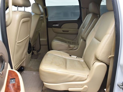 Used 2013 Chevrolet Suburban LTZ image 17