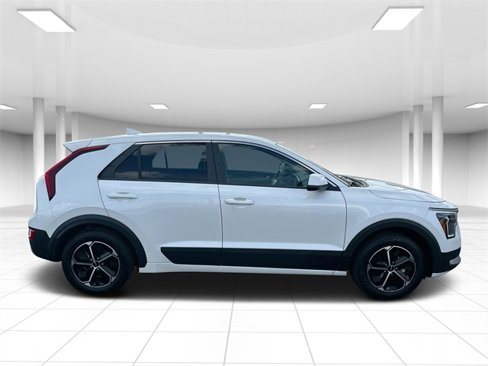 Certified 2023 Kia Niro LX image 2