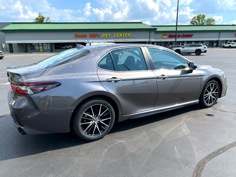 Used 2022 Toyota Camry SE image 9