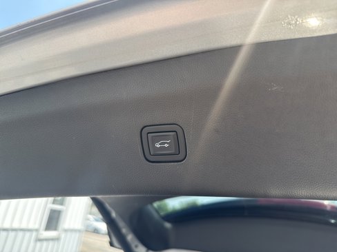 Used 2021 Buick Enclave Essence w/ Sound and Sites Package image 18