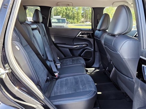 Used 2024 Mitsubishi Outlander SE image 15