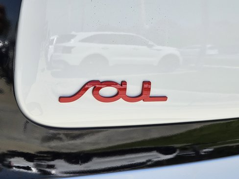 Certified 2018 Kia Soul ! w/ Tech Package image 11