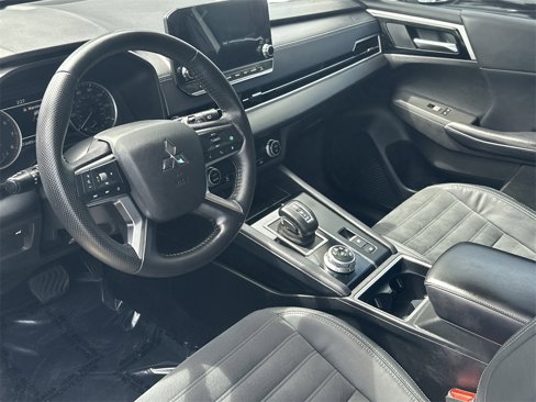 Used 2022 Mitsubishi Outlander SE image 11