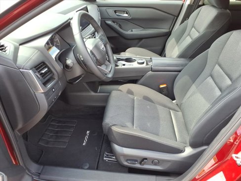 Used 2025 Nissan Rogue SV image 5