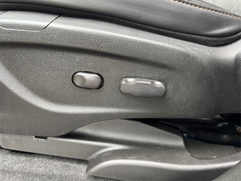 Used 2019 Chevrolet Trax LT w/ Redline Edition image 17