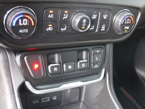 Used 2020 GMC Terrain SLE w/ Driver Convenience Package image 21