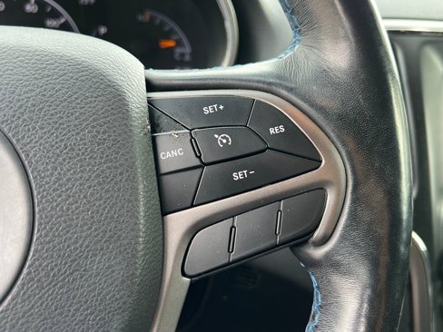 Used 2020 Jeep Grand Cherokee Laredo image 11