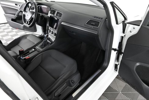 Certified 2019 Volkswagen e-Golf SEL Premium image 10